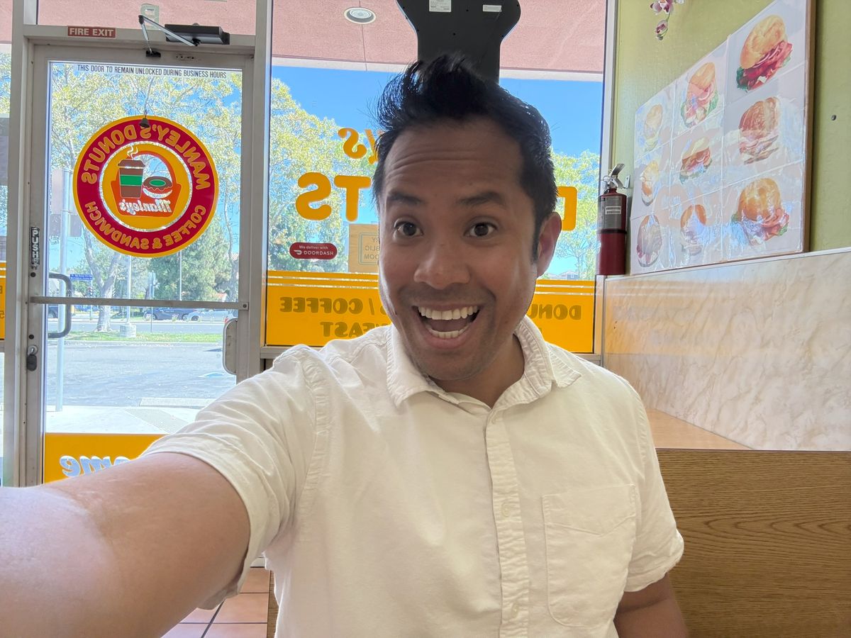 Apple iPhone 16 Pro Max selfie sample.