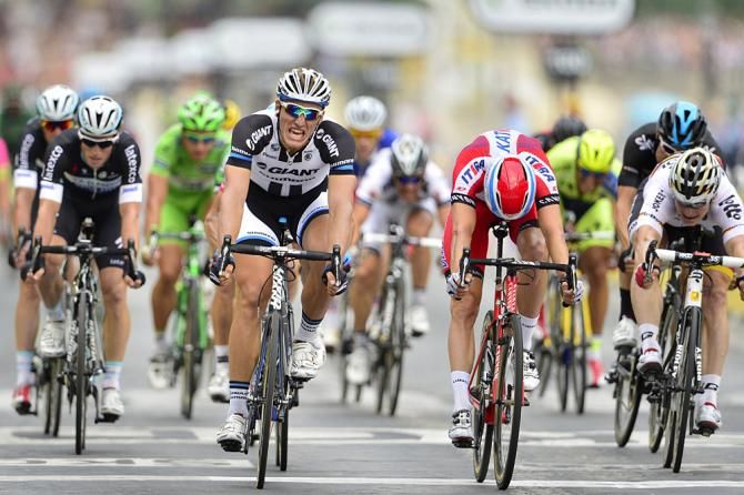 Marcel Kittel (Giant-Shimano) wins the last bunch sprint
