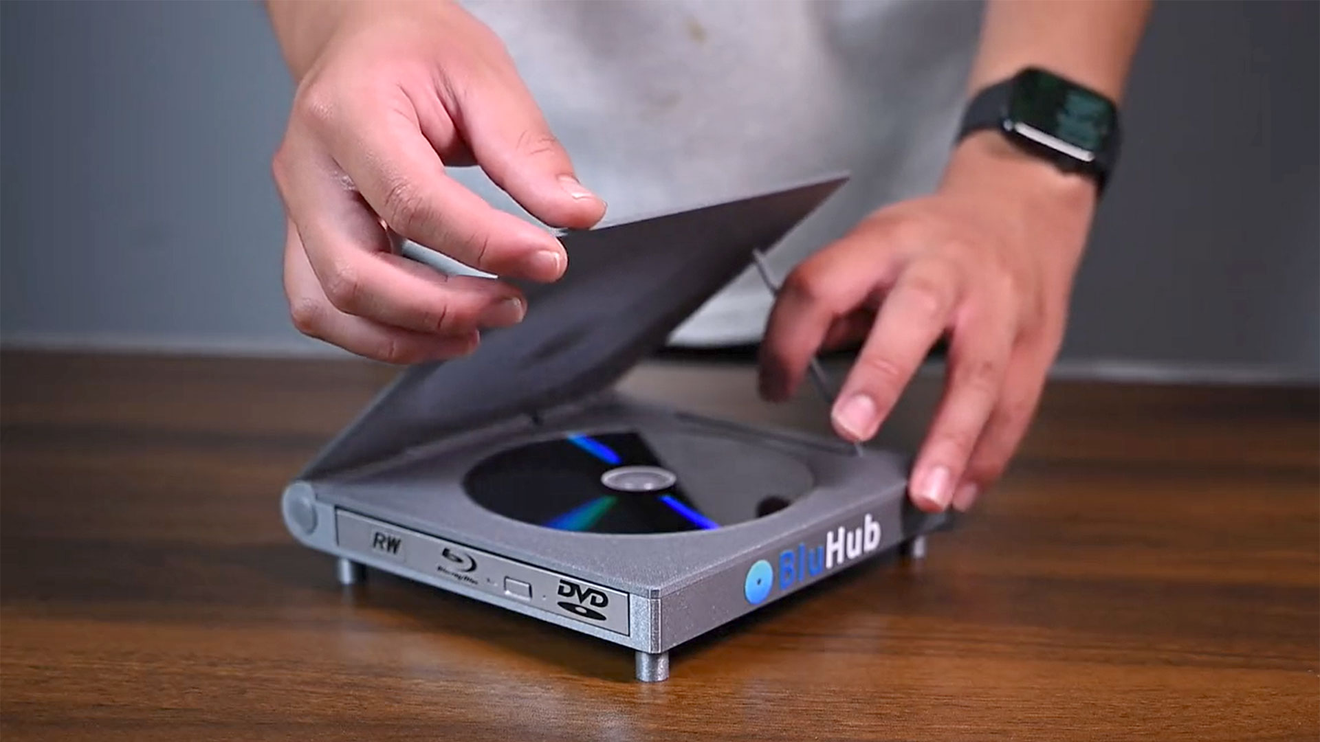 BluHub portable Blu-ray hub