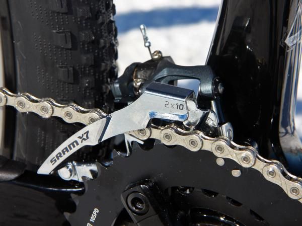 The direct-mount front derailleur moves up and down with the swingarm to better track the chain.