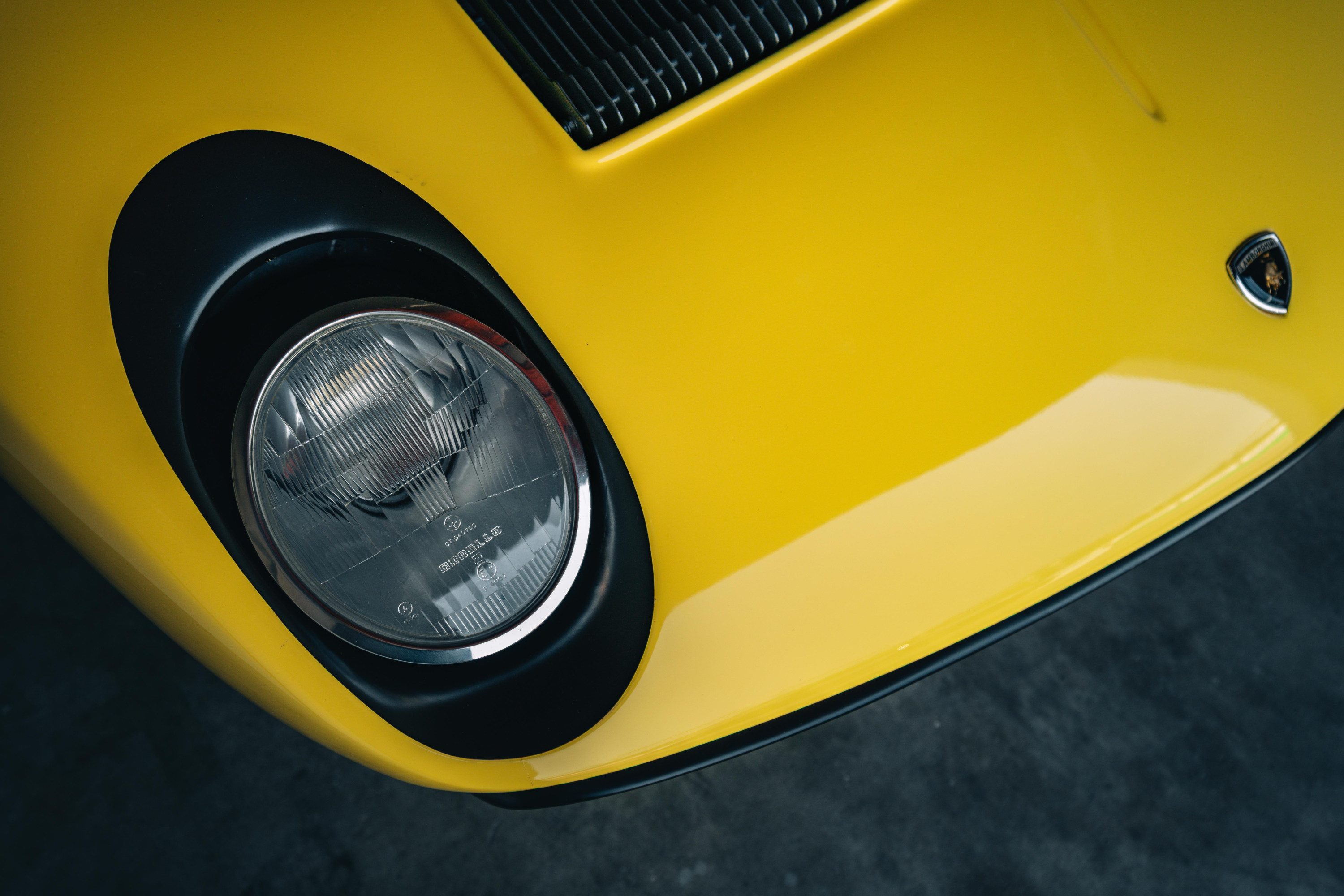 Headlight detail of the 1972 model