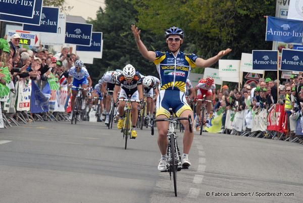 Romain Feillu (Vacansoleil-DCM) has time to celebrate his victory.