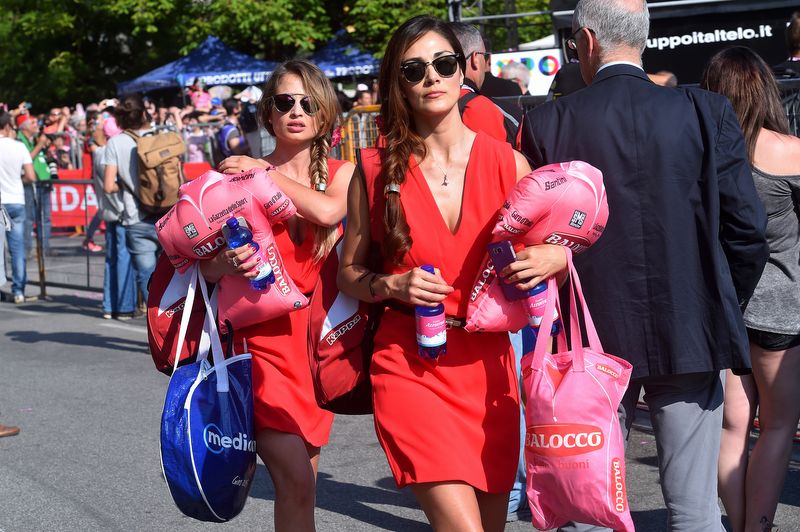 The maglia rosa hostesses
