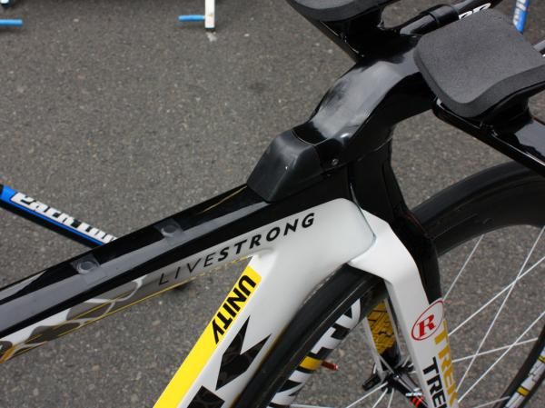 Early_samples of the Speed Concept included a molded-in hump behind the stem but it's now been replaced with a rubber cap.