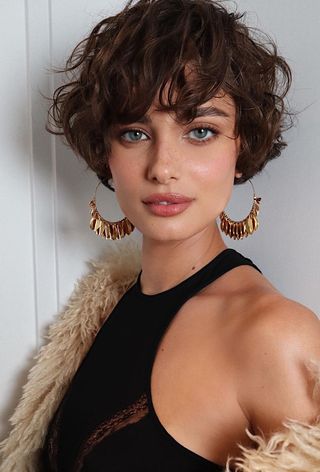 Model Taylor Hill wearing a tousled, wet pixie hairstyle