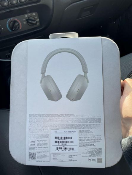 Sony WH-1000XM5 retail unit