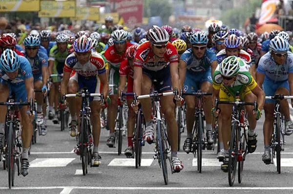 Walter Beneteau (Bouygues) wins the sprint for 14th