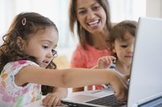 Woman and children looking at free virtual tours for kids