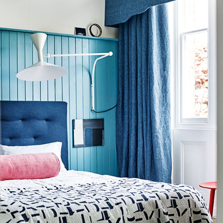 How much electricity does a light bulb use? And how much does it cost