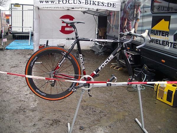 Lightweight wheels with a single chainring, somehow prissy and hardcore all in one!
