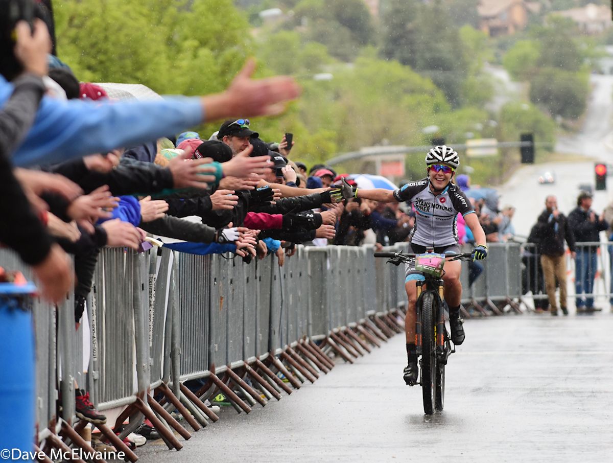 Chloe Woodruff (NoTubes Niner) wins her second consecutive Whiskey 50