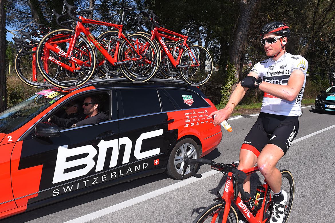 Best young rider Stefan K&uuml;ng puts on some sunblock