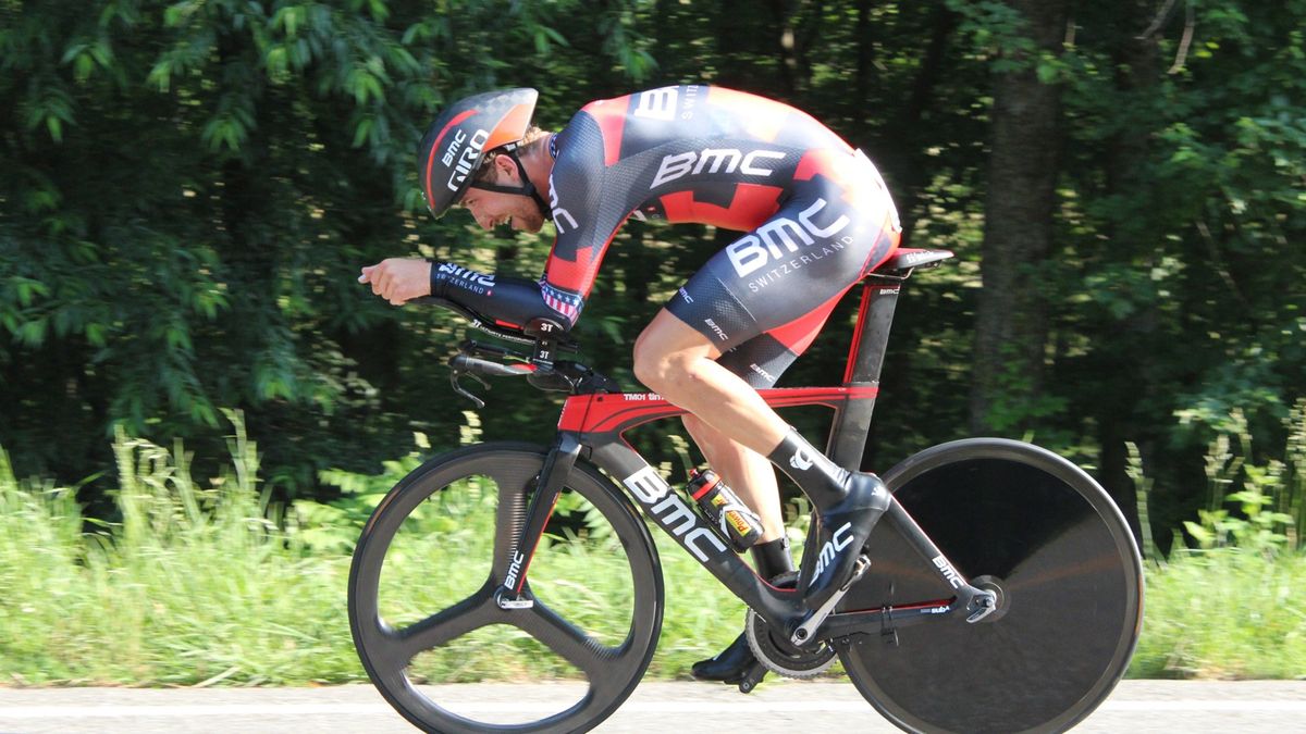 Taylor Phinney en route to his 2016 US national time trial victory - without the sunglass shield on his Giro Aerohead helmet that he started with