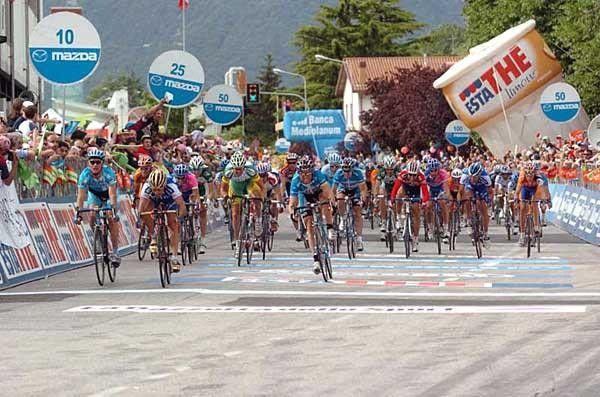 The peloton comes home with Paolo Bettini doing his best to win the sprint for sixth