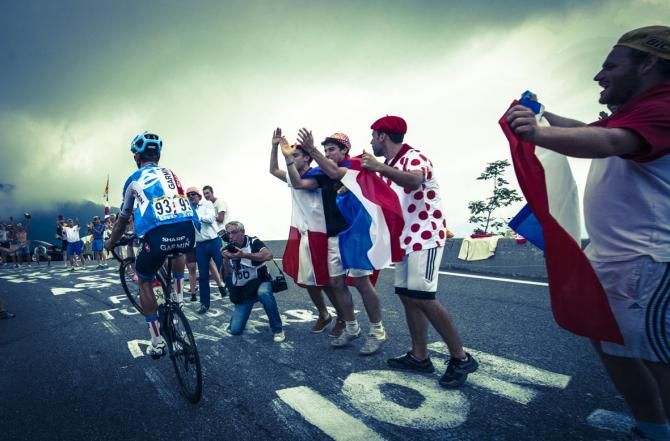 Wheelieeeee! Jack Bauer team Garmin climbs the final kilometres of the Hautacam and does a few stunts on the way