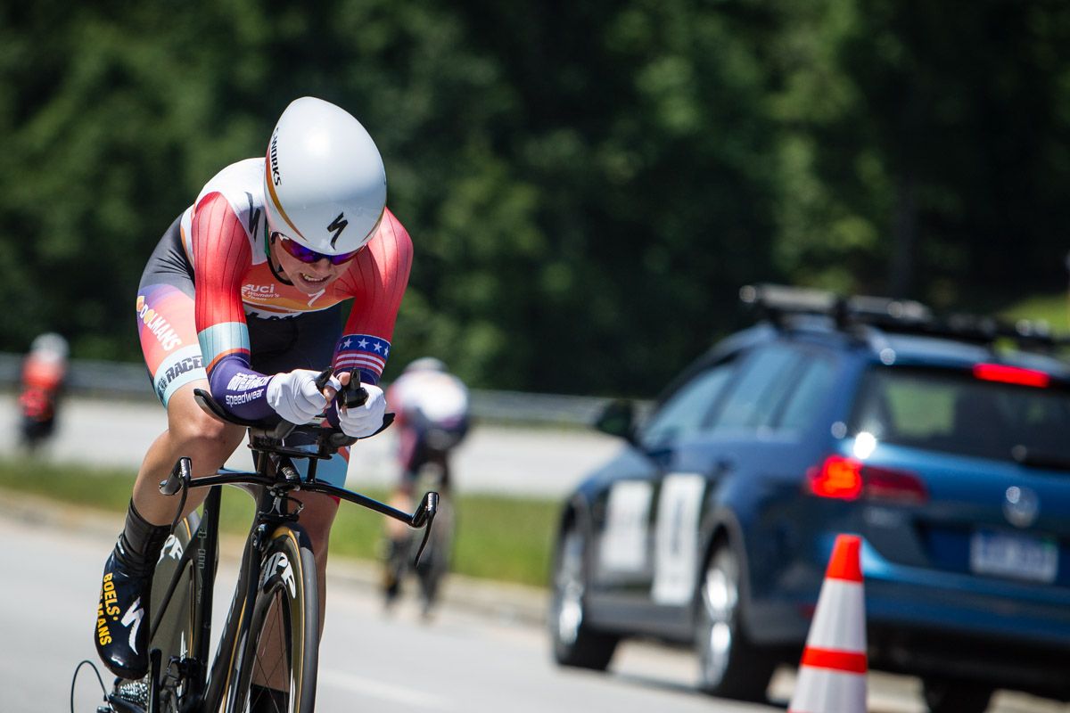 Evelyn Stevens (Boels-Dolmans) chases down riders on the course
