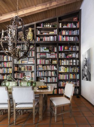 Dining room with floor to ceiling book shelves