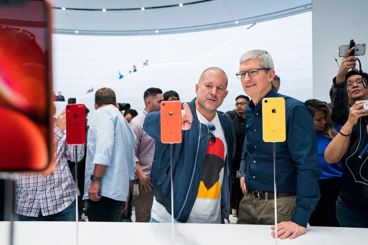 apple-update-tim-cook-jonathan-ive-062619.jpg