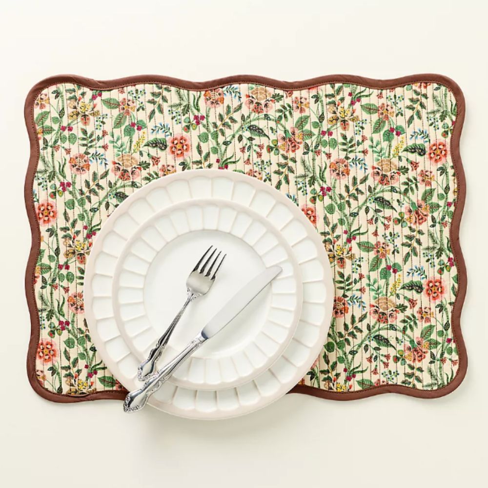 Scallop edge floral place mat