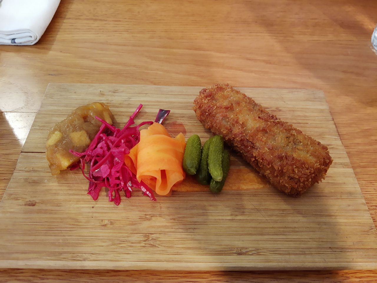 While this second food shot was captured indoors, the vibrancy of the pickles is notable.