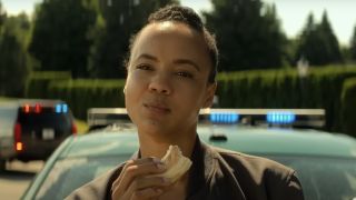 Maria Sten as Francis Neagley eating a bagel on Reacher