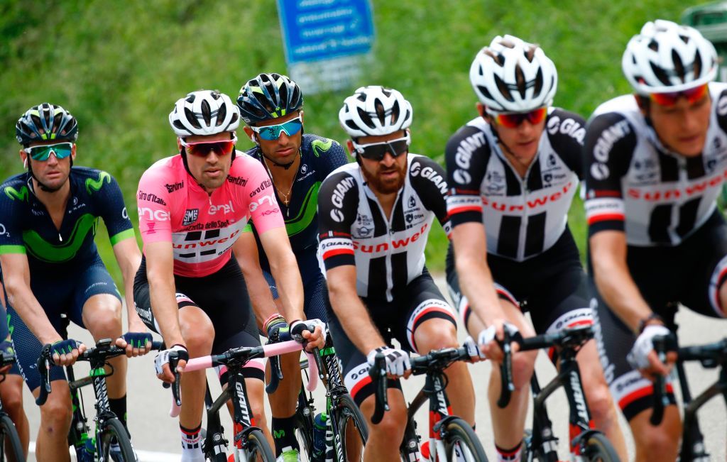 Tom Dumoulin in the maglia rosa on stage 11