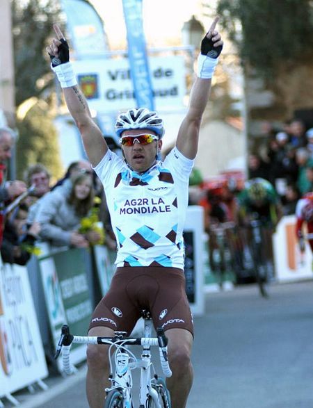 Rinaldo Nocentini (Ag2r-La Mondiale) wins the opening stage of the Tour du Haut Var.