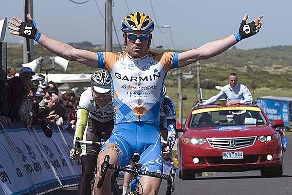 Chris Sutton (Garmin/Slipstream) reversed the Tour Preface result on Sunday by edging out Jonathan Cantwell of Fly V Australia for victory in Warrnambool.