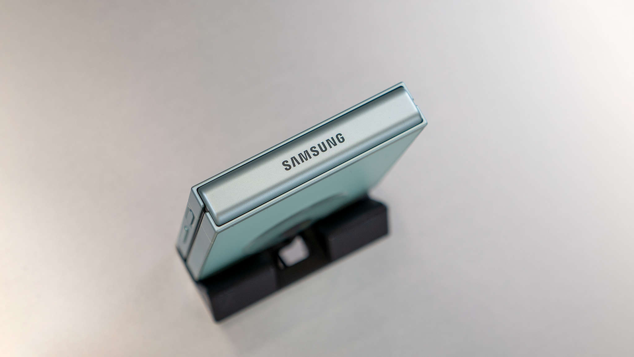 The Samsung Galaxy Z Flip 6 hinge