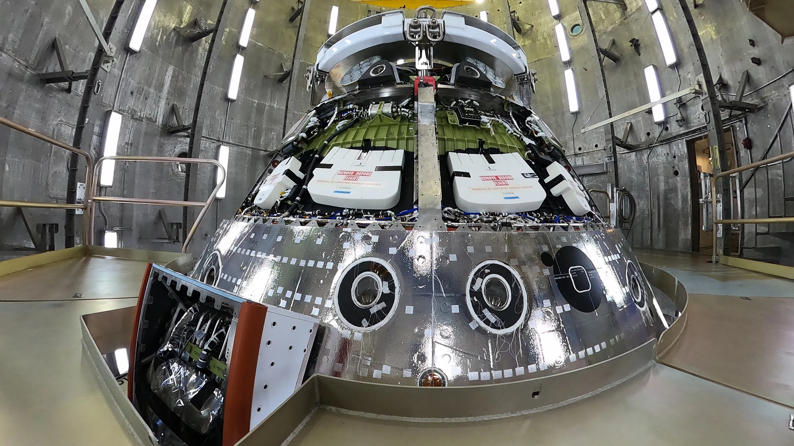 thumbnail image 2 of Bohimso 1:48 Scale Dragon 2 Inspiration4 SpaceX Model Spacecraft Kit (Pre-built, With Base & Sticker) 2 of 4