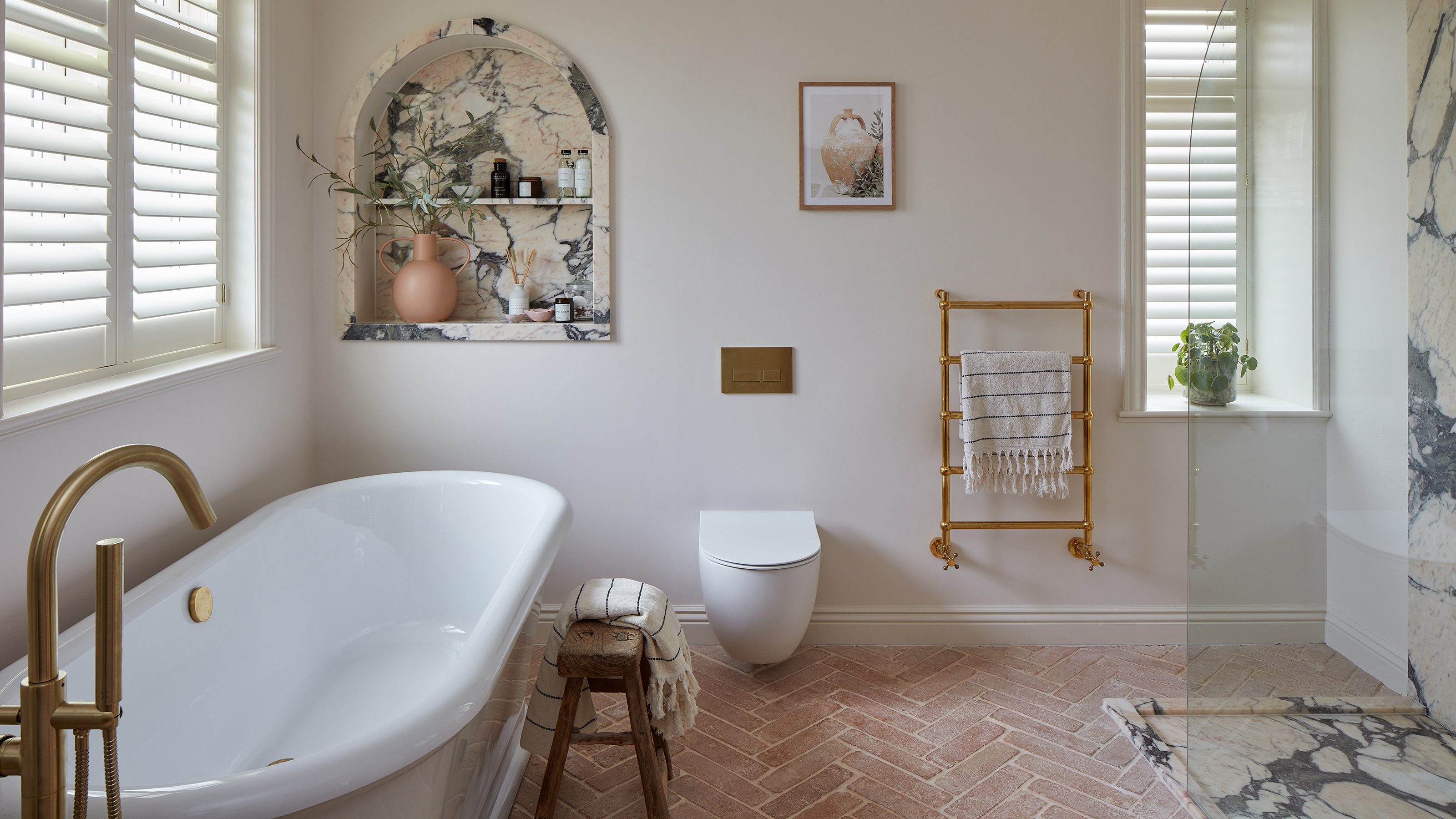 Ca Pietra midimalit bathroom