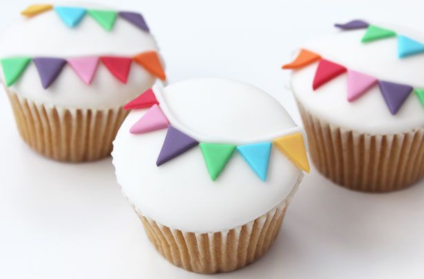 Bunting cupcakes