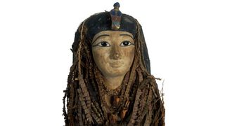 Montré ici, le masque facial de la momie jamais déballée du pharaon Amenhotep I.