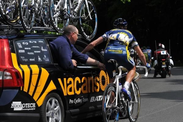 Alberto Ongarato (Vacansoleil Pro Cycling Team) gets some help at the team car