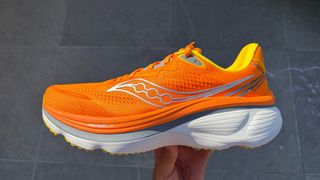 Saucony Hurricane 26