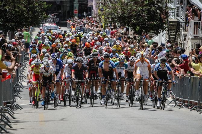 The men&rsquo;s field hits the bottom section of the wall in Manayunk