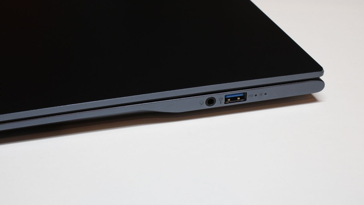 Acer Swift 14 AI (Intel) on a white background showing the ports on the right side