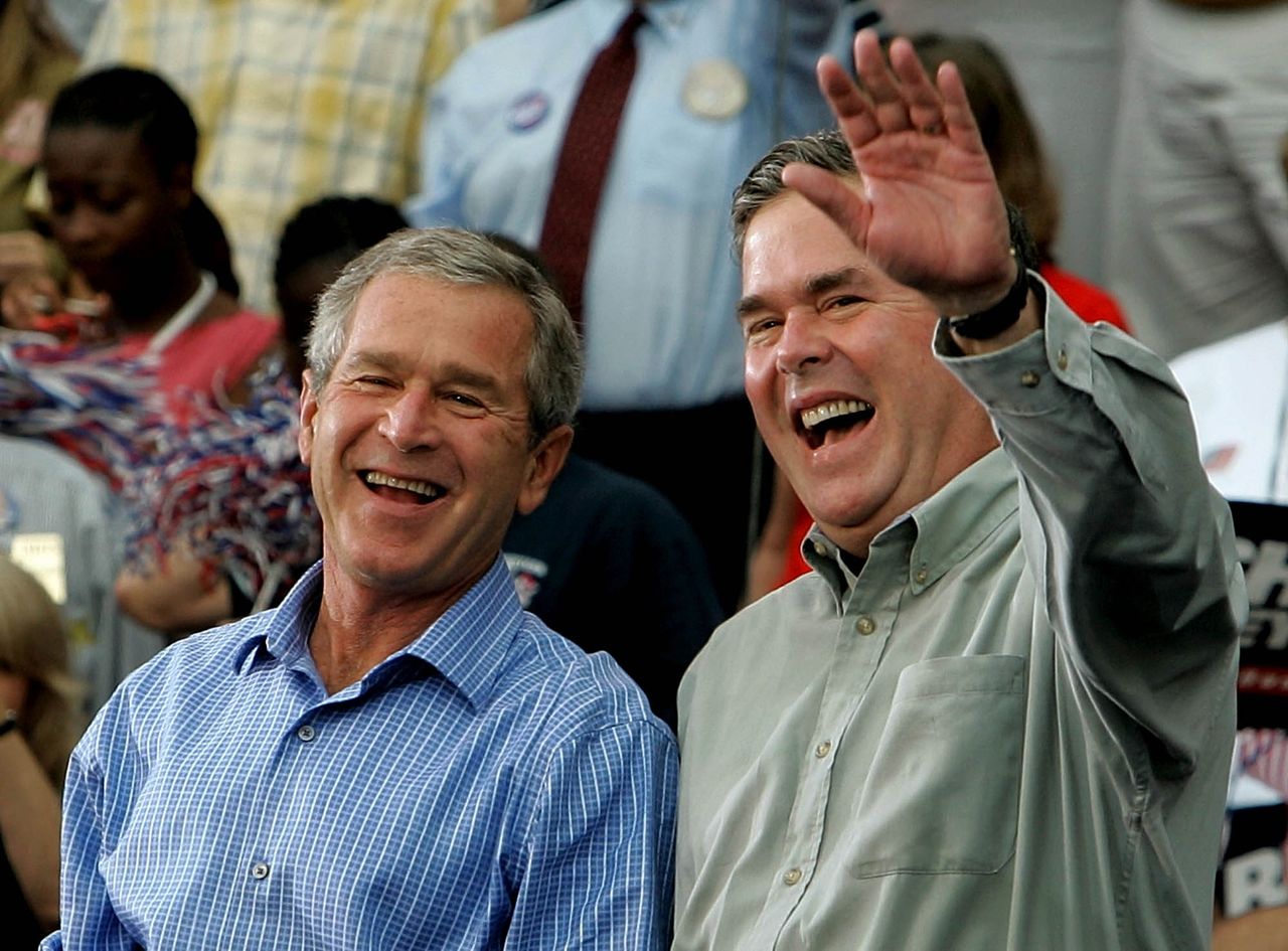 George Bush and Jeb Bush in 2004. 