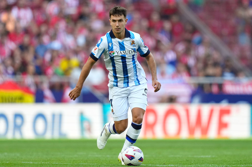 Martin Zubimendi of Real Sociedad during the La Liga match between Atletico de Madrid and Real Sociedad played at Civitas Metropolitano Stadium on October 8 in Madrid, Spain. (Photo by Cesar Cebolla / Pressinphoto / Icon Sport)