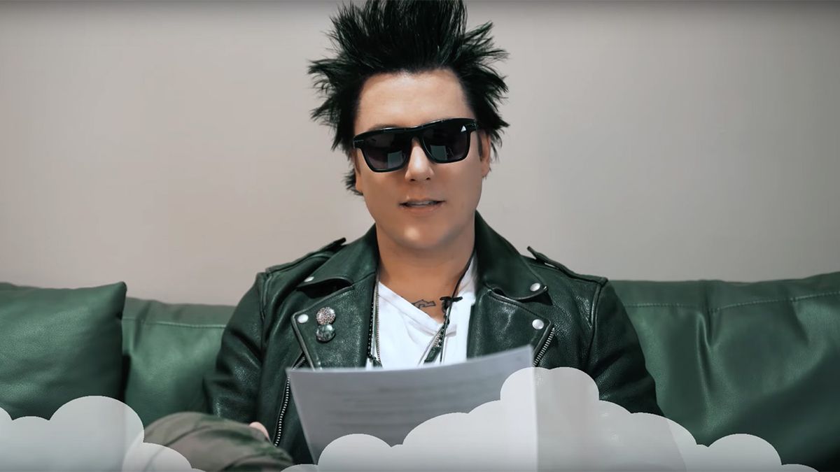 Avenged Sevenfold guitarist Synyster Gates reading tweets from a piece of paper