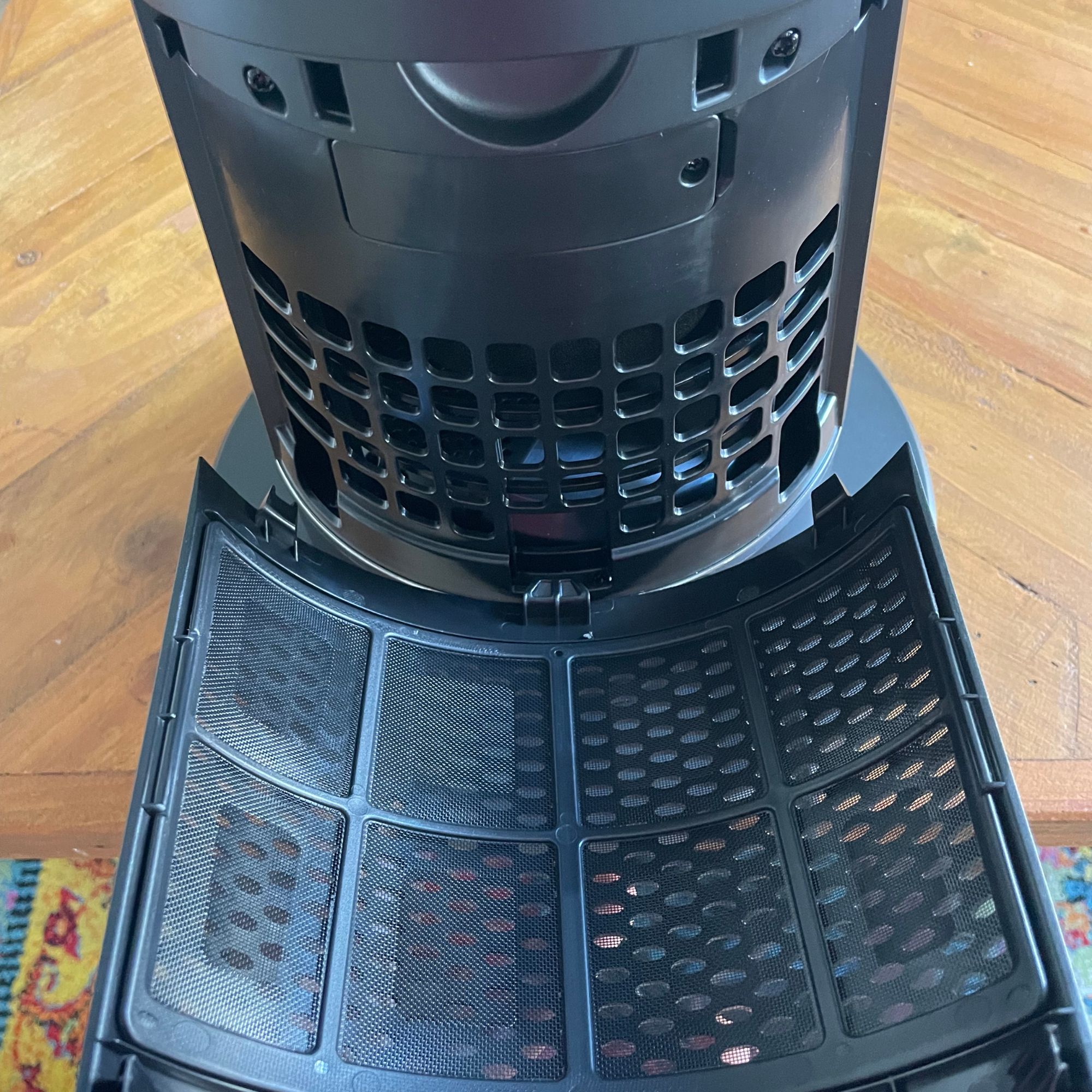 Dust defence filter of the Shark TurboBlade Cool + Heat TH200UK