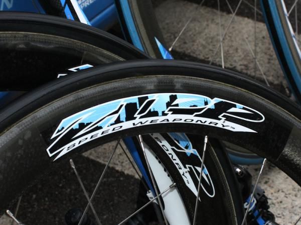 Zipp pays tribute to Christian Vande Velde's (Garmin-Slipstream) Chicago home base with a special set of wheel decals depicting the city skyline.