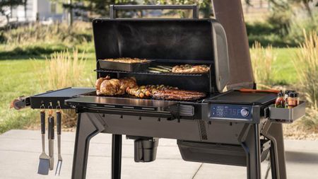 Traeger Woodridge Series