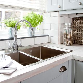 How to unblock a kitchen sink