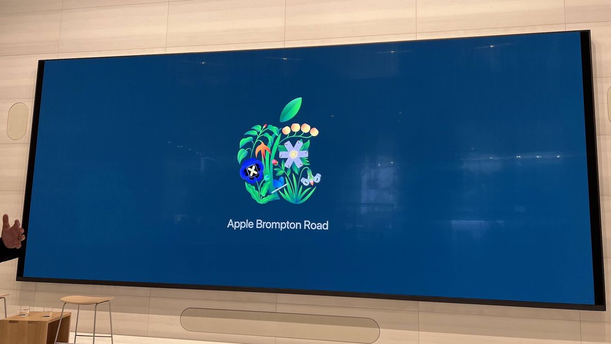 Inside the Apple Store in Knightsbridge, London