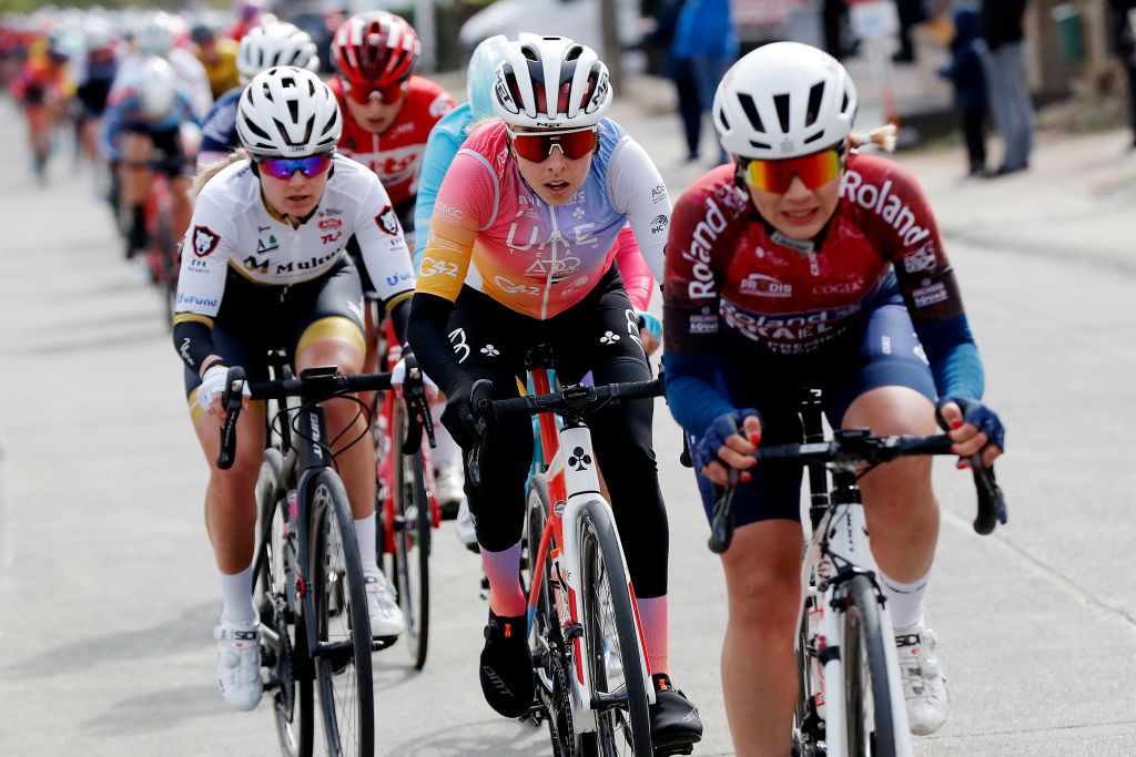 OUDENAARDE BELGIUM APRIL 03 Sophie Wright of United Kingdom and UAE Team Adq during the 19th Ronde van Vlaanderen Tour des Flandres 2022 Womens Elite a 1586km one day race from Oudenaarde to Oudenaarde RVV22 RVVwomen on April 03 2022 in Oudenaarde Belgium Photo by Bas CzerwinskiGetty Images