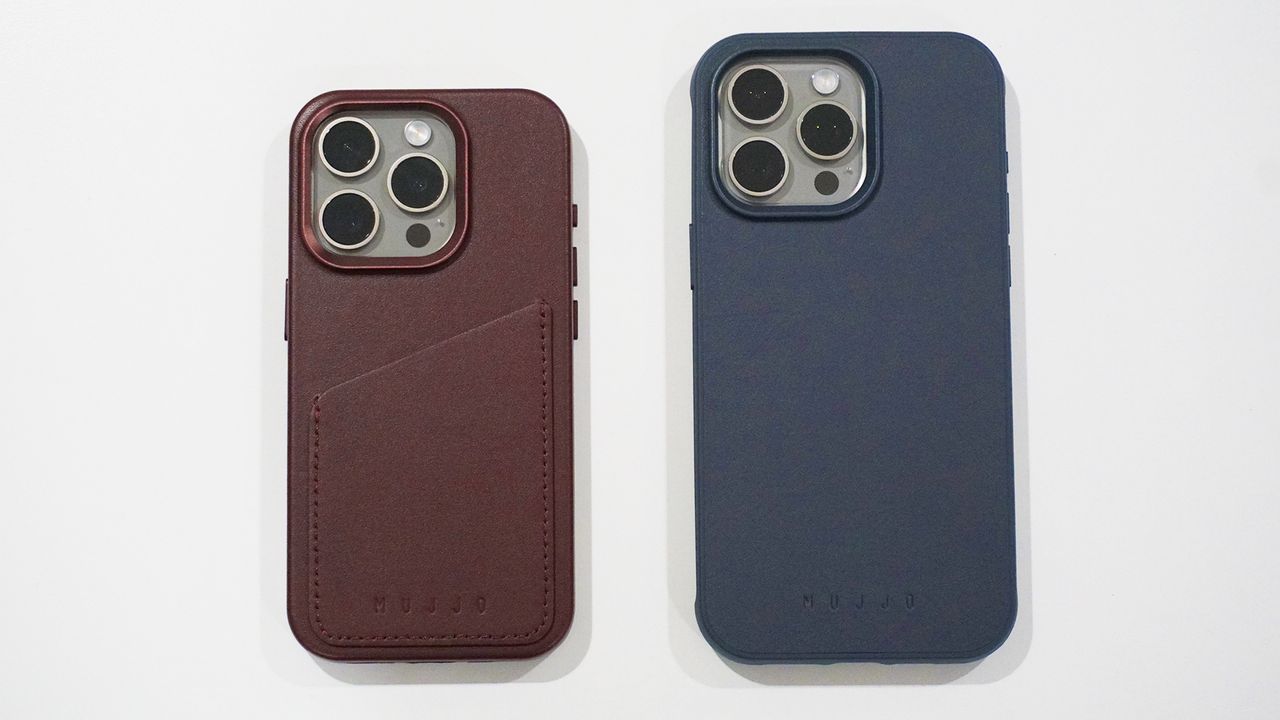 Mujjo iPhone 15 Pro Leather Wallet and Shield Case back straight