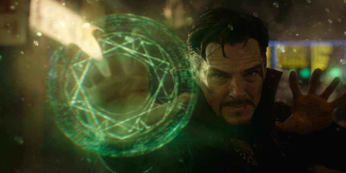 Doctor Strange (Benedict Cumberbatch) casts a spell in Doctor Strange (2016)