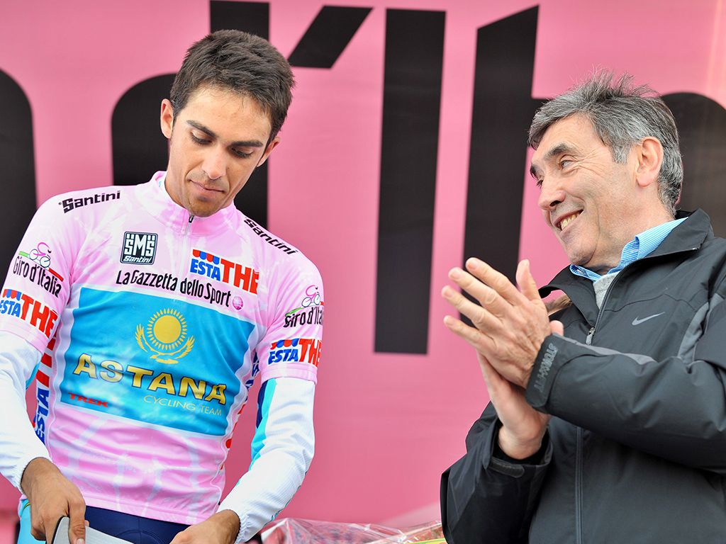 Eddy Merckx applauds Contador on stage 16 of the race