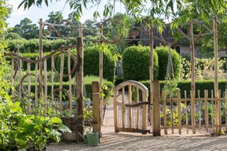 kitchen garden ideas: gateway into vegetable patch